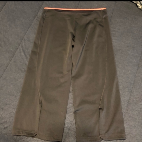 Adidas Gray & Peach ClimaCool Capri Athletic/Yoga Pants with Back Slits … - Picture 7 of 9